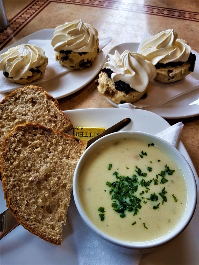 Scones und Cullen Skink in Mallaig