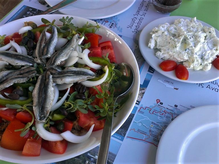 Salat am Meer in Mochlós