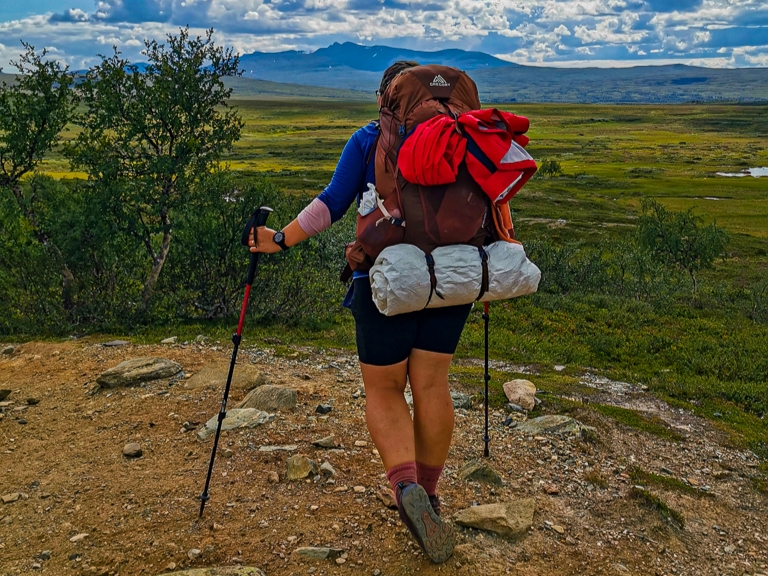 Packliste Trekking Zelt mit Blick auf schwedisches Fjäll