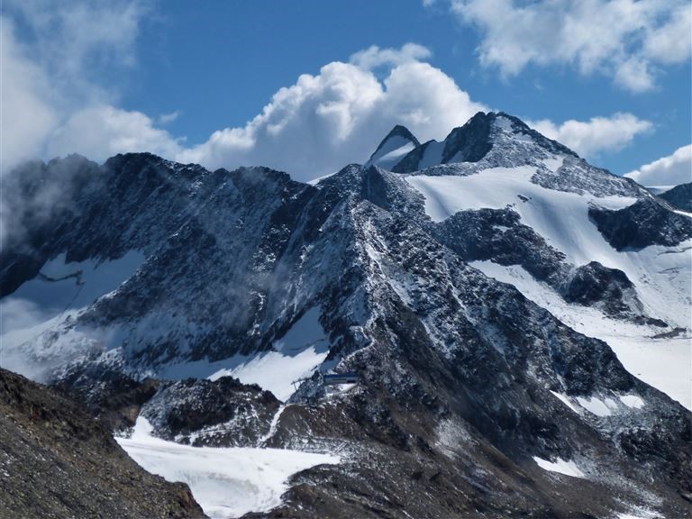 Blick vom Stubai-Gletscher. Wandern in Deutschland und Europa