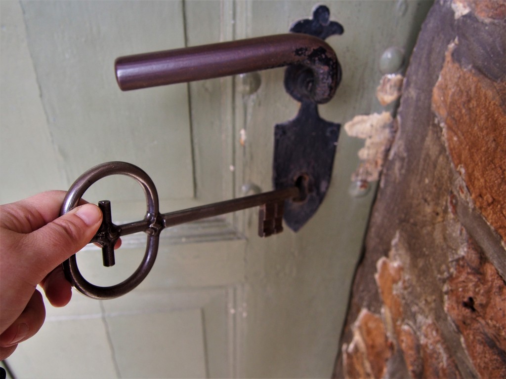 Der große Kirchenschlüssel zur Kirche in Bötzow - Wilsnacker Pilgerweg
