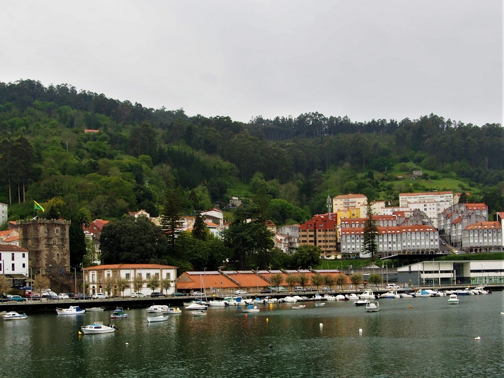 Blick auf die Herberge von Pontedeume - Camino Inglés