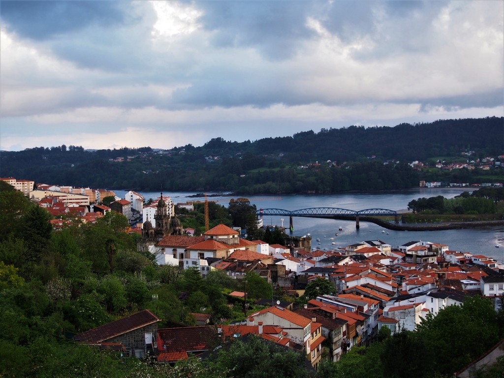 Blick auf Pontedeume - Camino Inglés