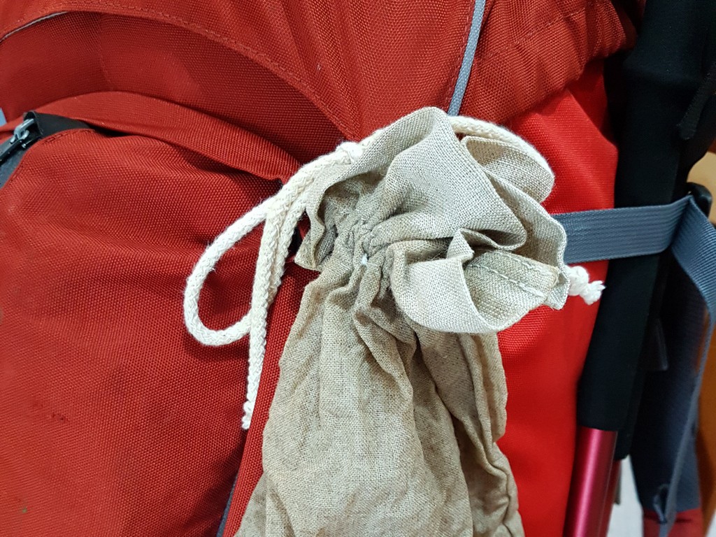 Sprossensäckchen am Rucksack - Sprossen beim Trekking 