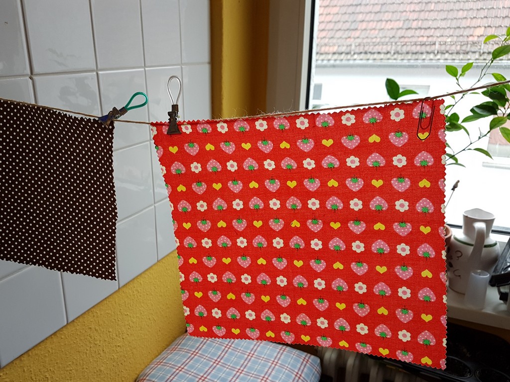 Bienenwachstücher zum Trocknen auf der Leine