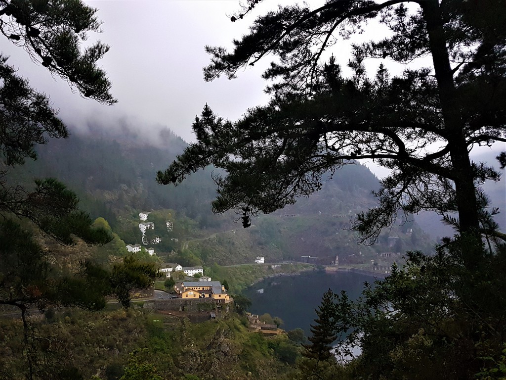 Blick auf das Hotel Las Grandas auf dem Camino Primitivo