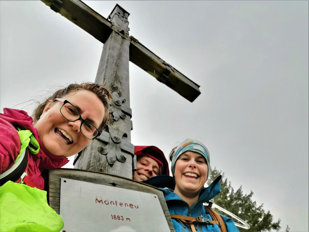 Gipfelglück auf dem Monteneu