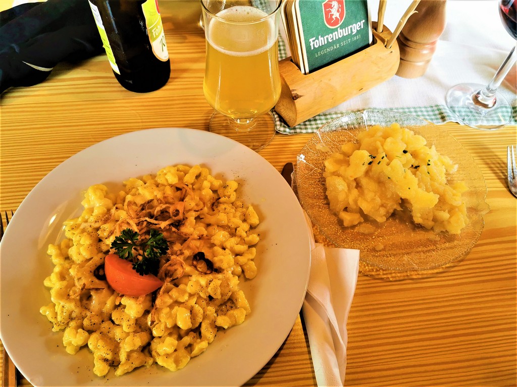 Kässpätzle mit Kartoffelsalat