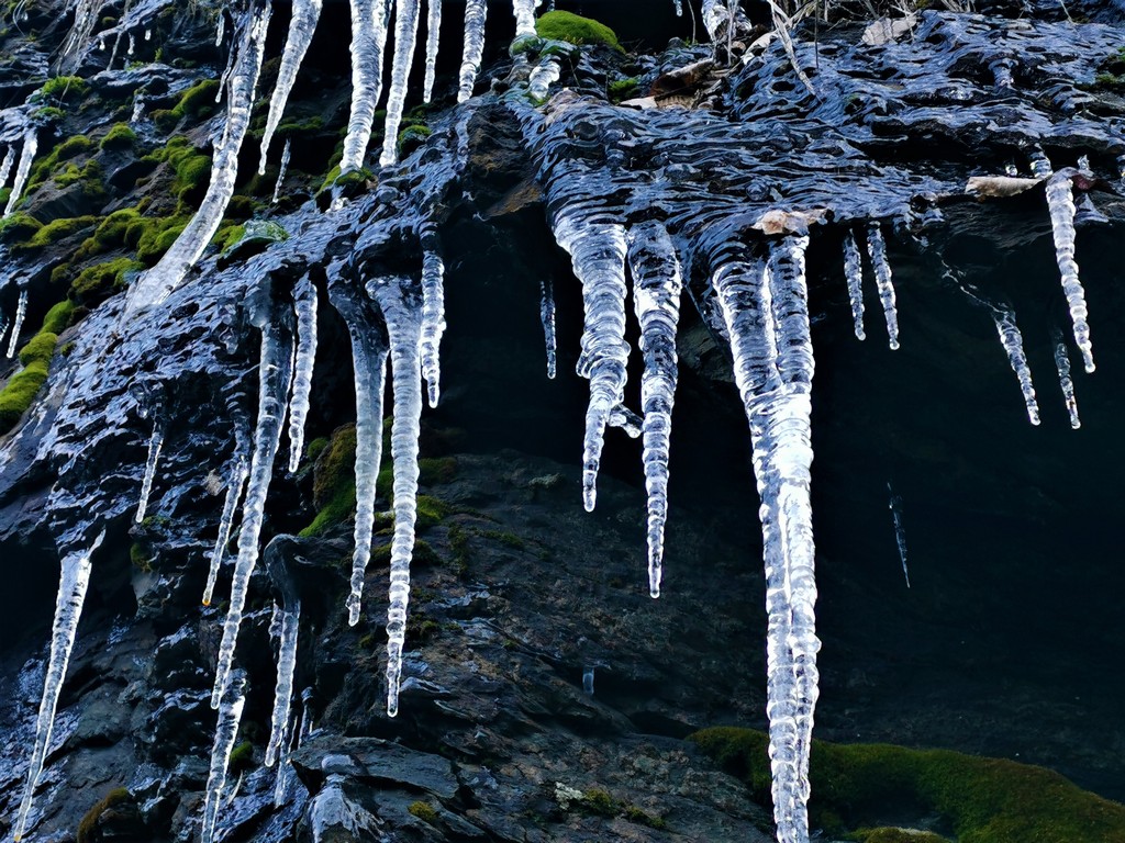 Eiszapfenwanderung auf dem Riegerpfad im Riesengebirge