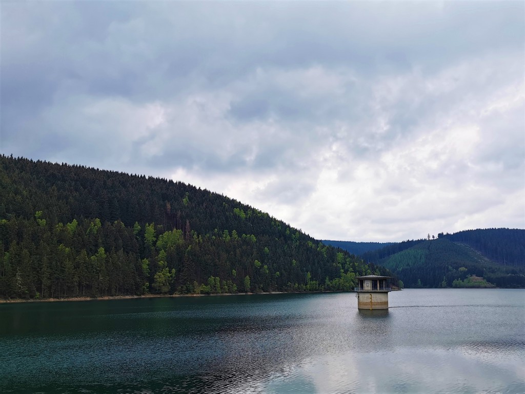 Die Ohratalsperre im Thüringer Wald – Rundwanderung mit Abstechern