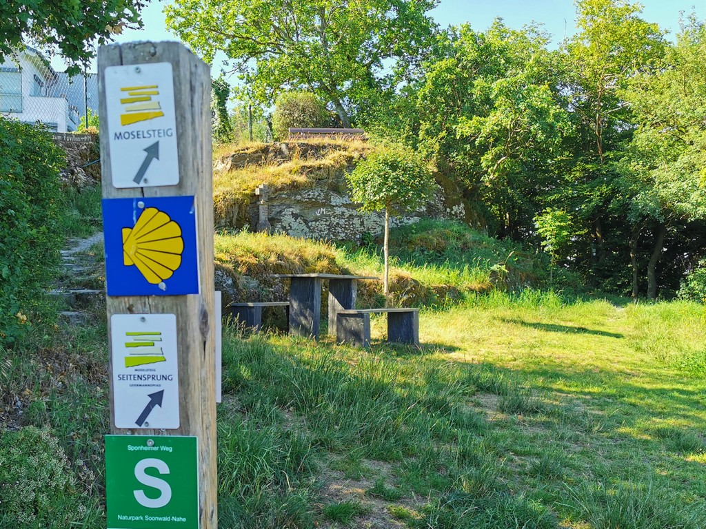 Markierungen in der Moselregion - auch ein Seitensprung ist dabei