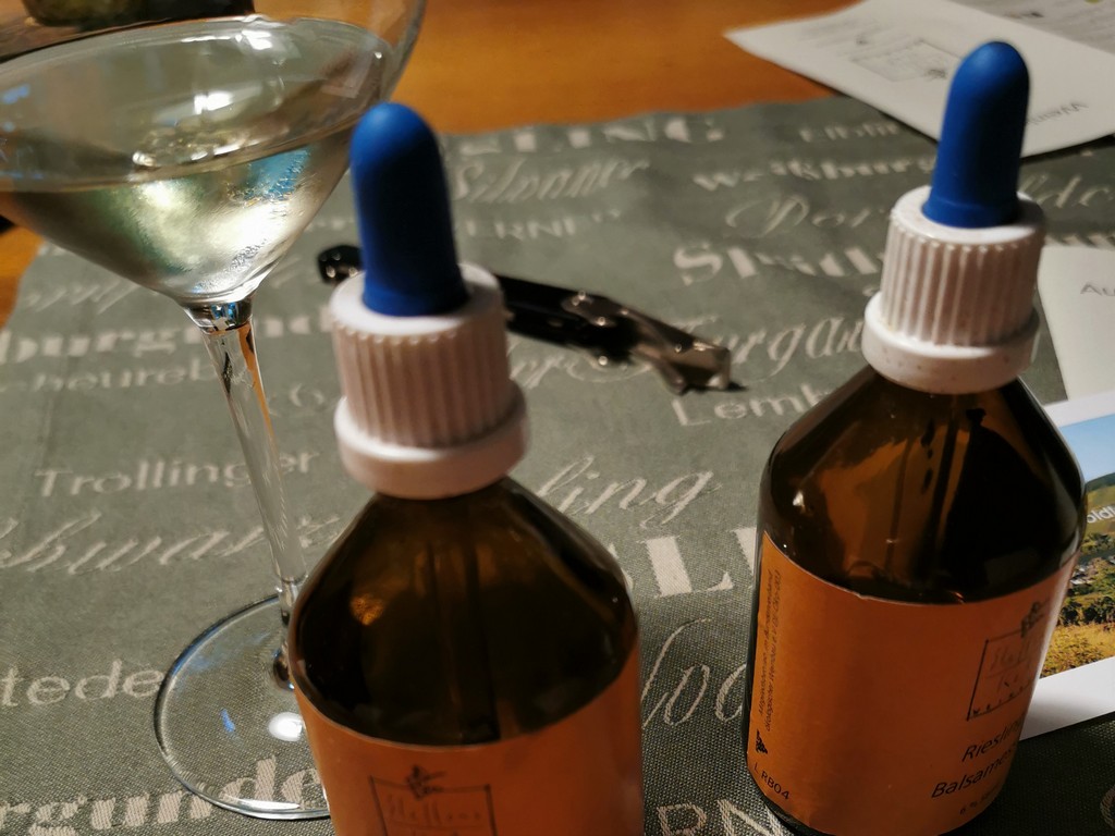 Neben Wein kann man im Weingut Steffens-Keß auch Rießlingessig probieren. 