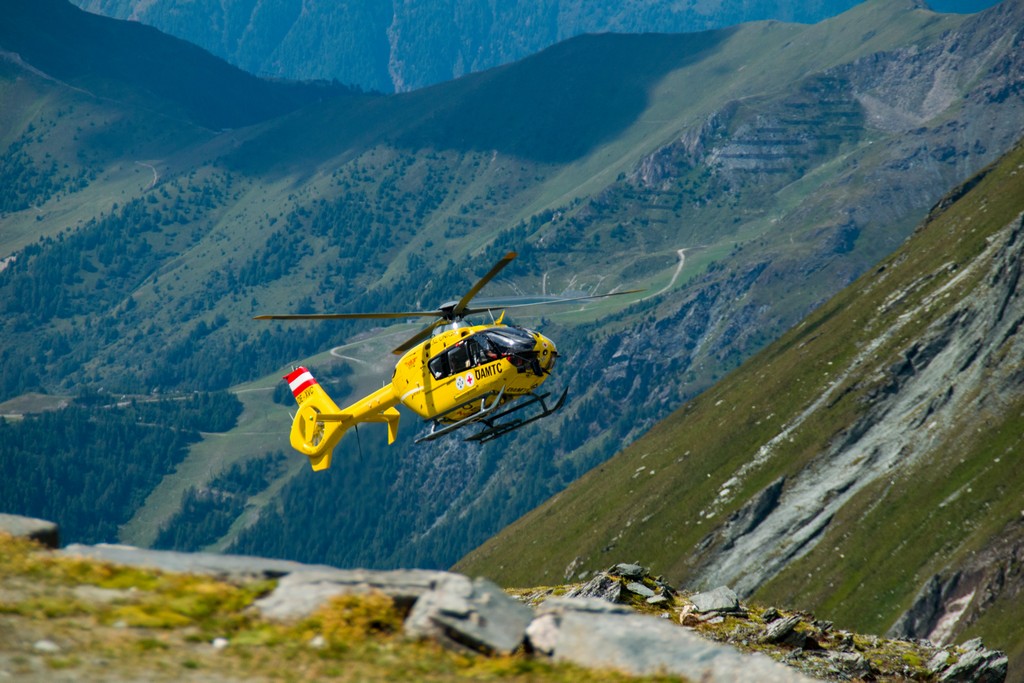 Rettung mit dem Helikopter - Photo by Tim Dennert on Unsplash