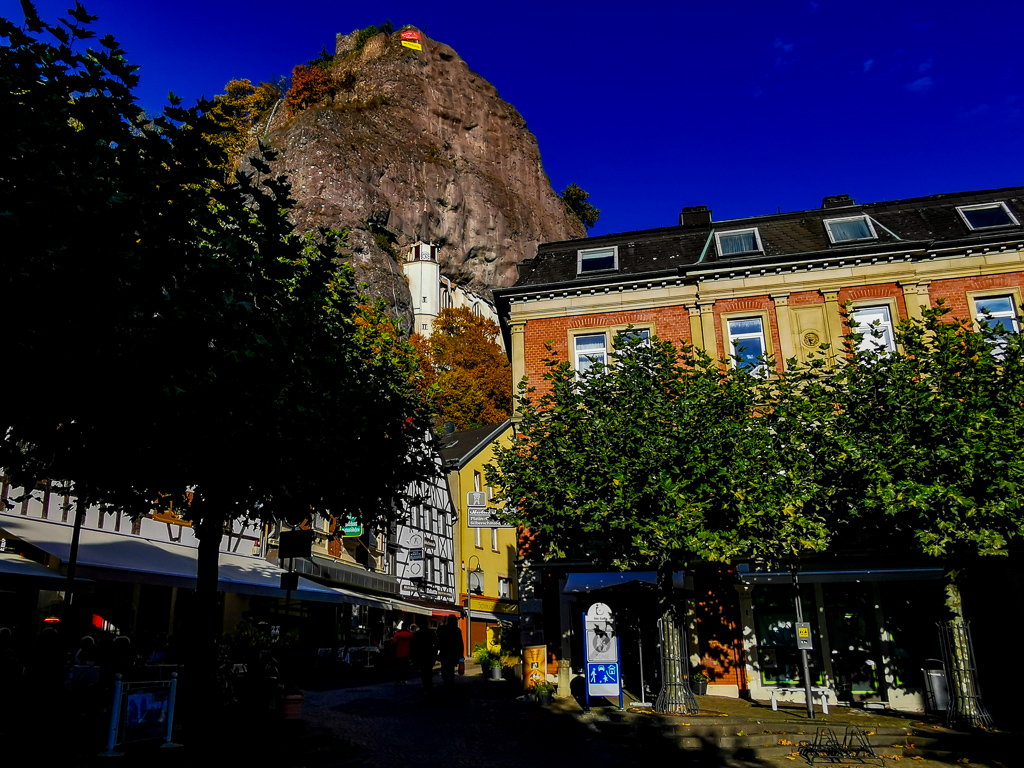 Blick auf die Felsenkirche in Idar-Oberstein Hildegard-von-Bingen-Pilgerwanderweg