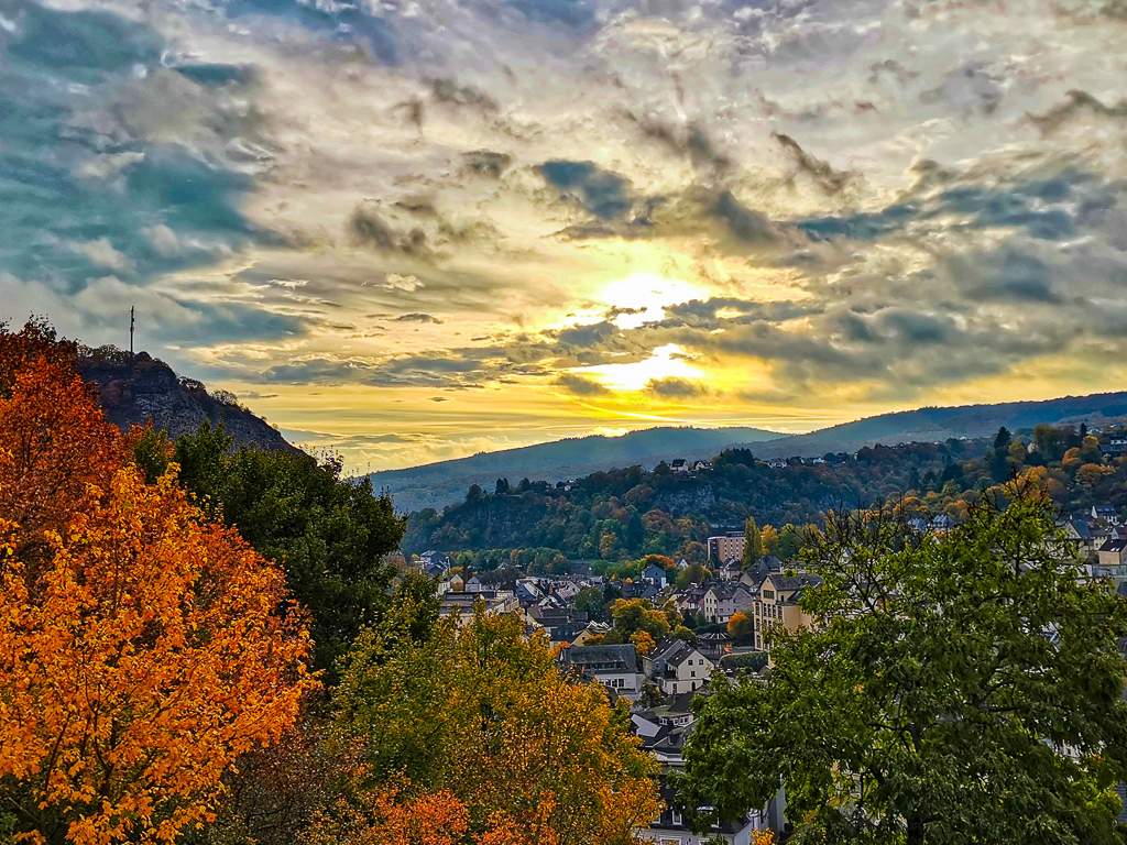 Morgenstimmung über Idar-Oberstein - Hildegardweg