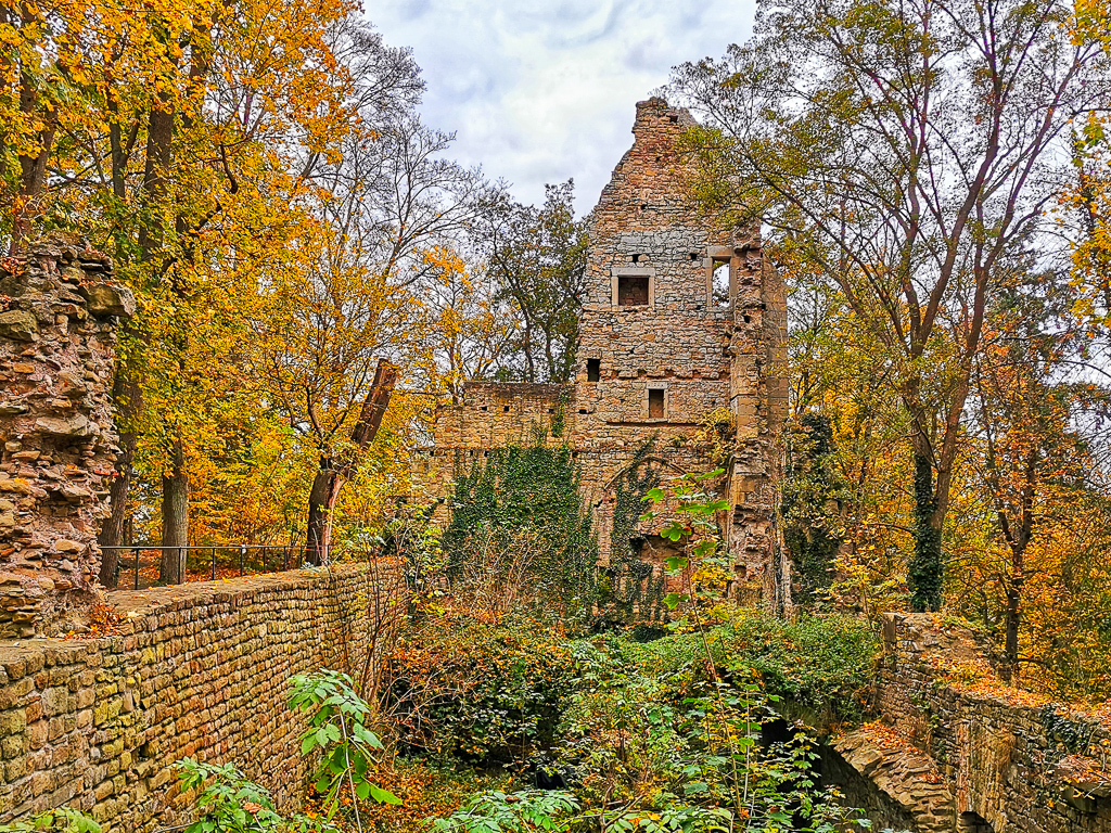 Die Ruinen des ehemaligen Bendiktinerklosters auf dem Disibodenberg - ein Höhepunkt auf dem Hildegardweg