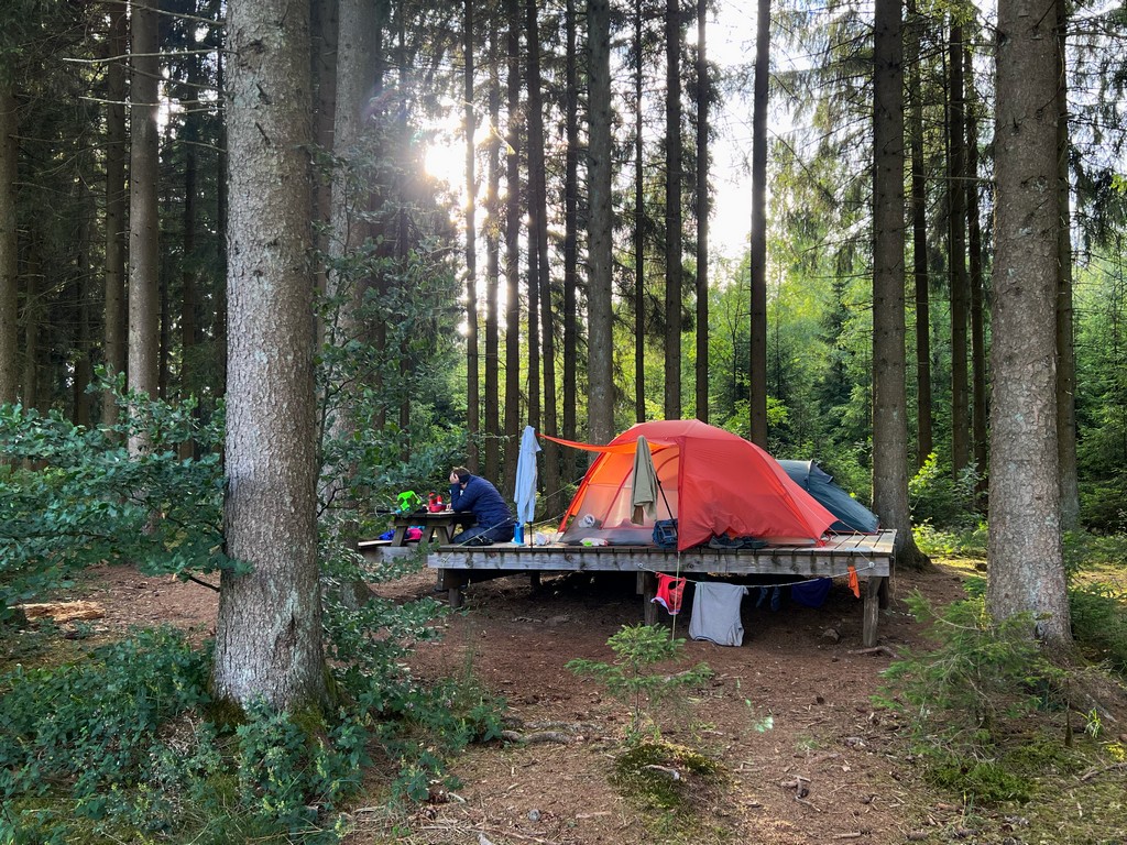 Auf dem Trekkingplatz 'Abgetaucht' auf dem Schneifel-Pfad