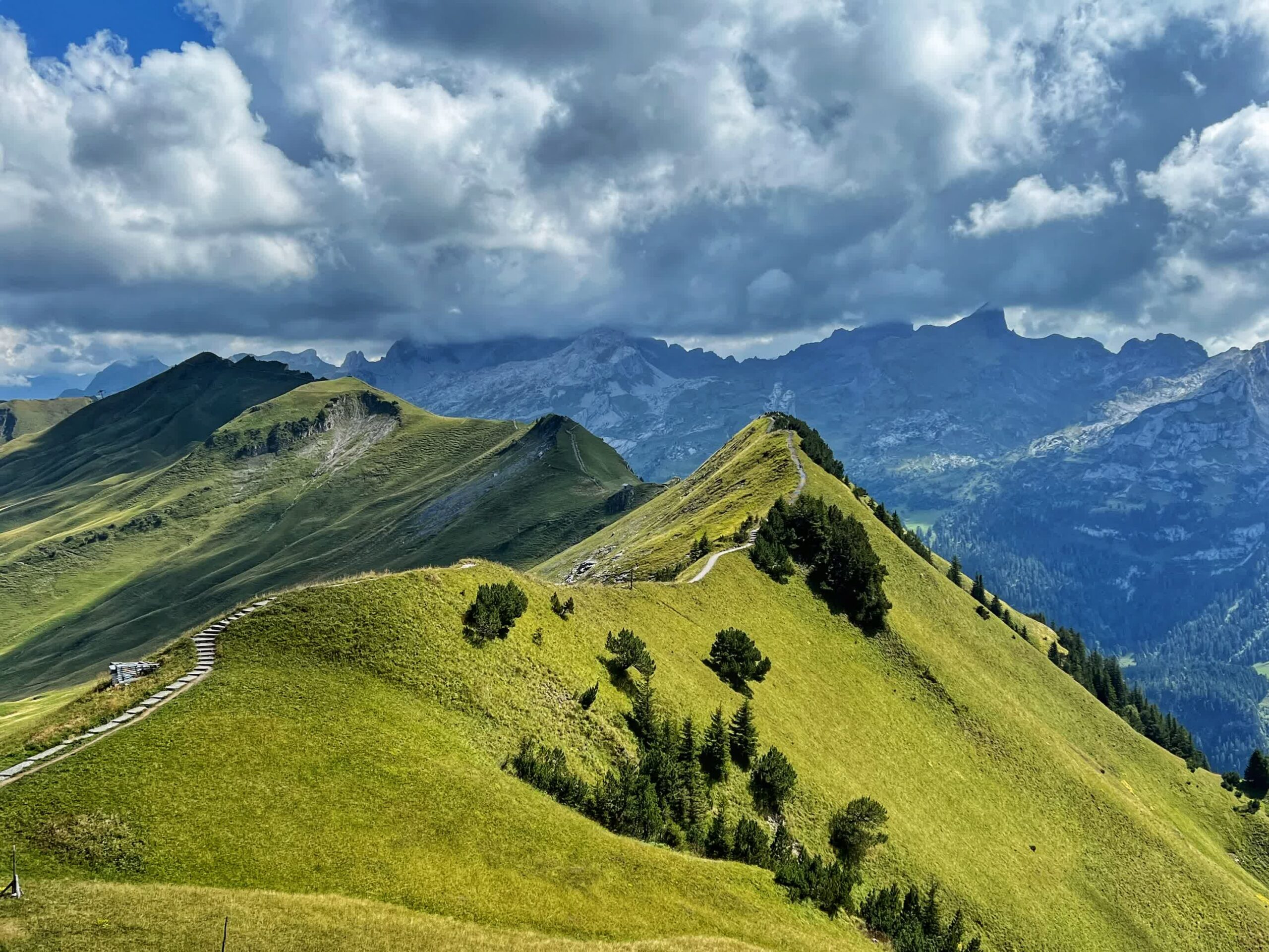 Nachhaltigkeit beim Wandern - Blick über die Schweizer Alpen