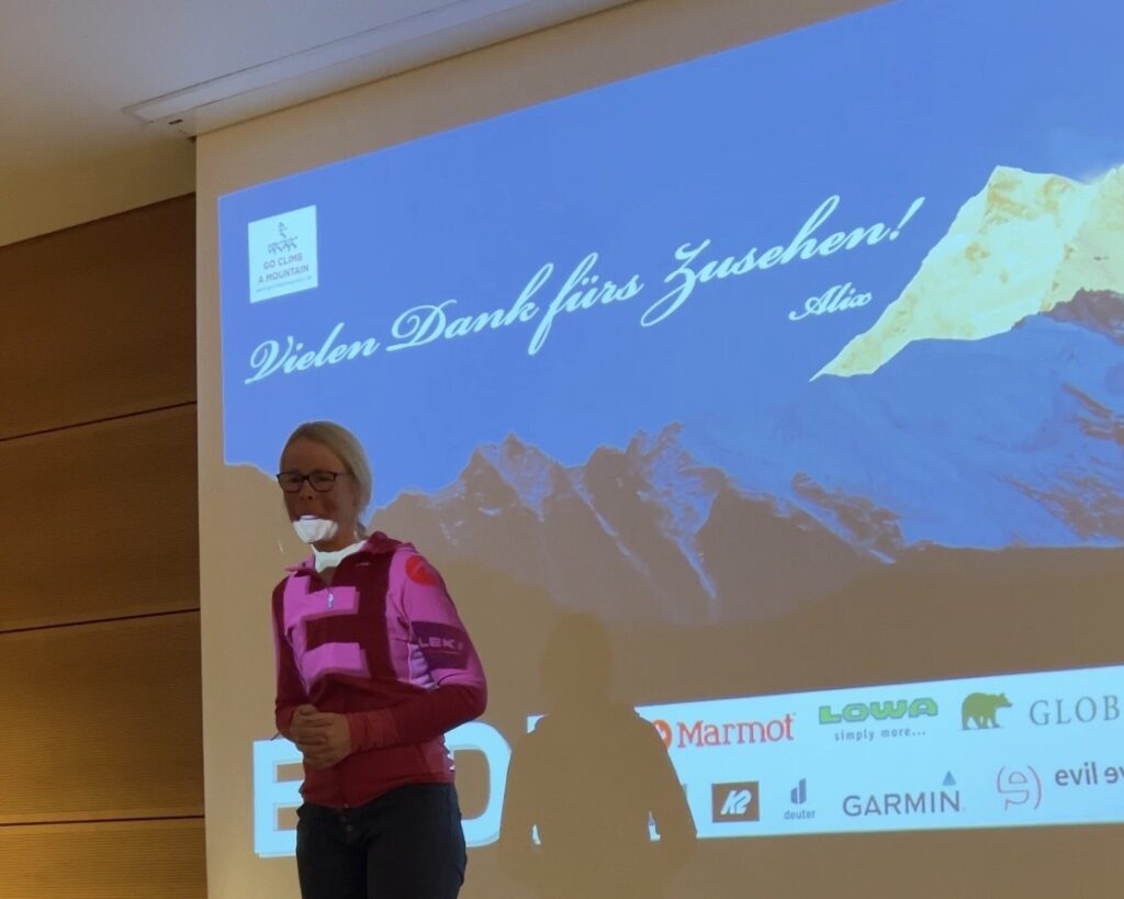 Höhenbergsteigerin Alix von Melle bei ihrem Vortrag bei den Globetrotter Winterwandertagen