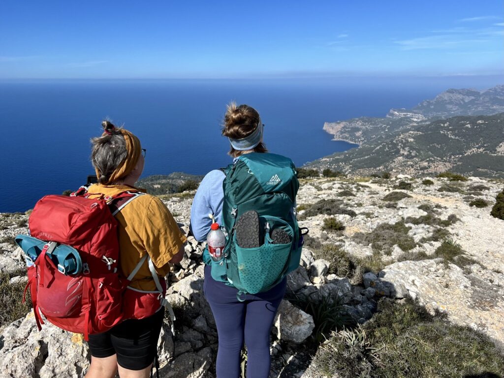 Groß (CBB27C9D-FA7B-4330-8FCF-306179587A07_1_201_a) Aussicht auf Déia auf dem GR221 auf Mallorca